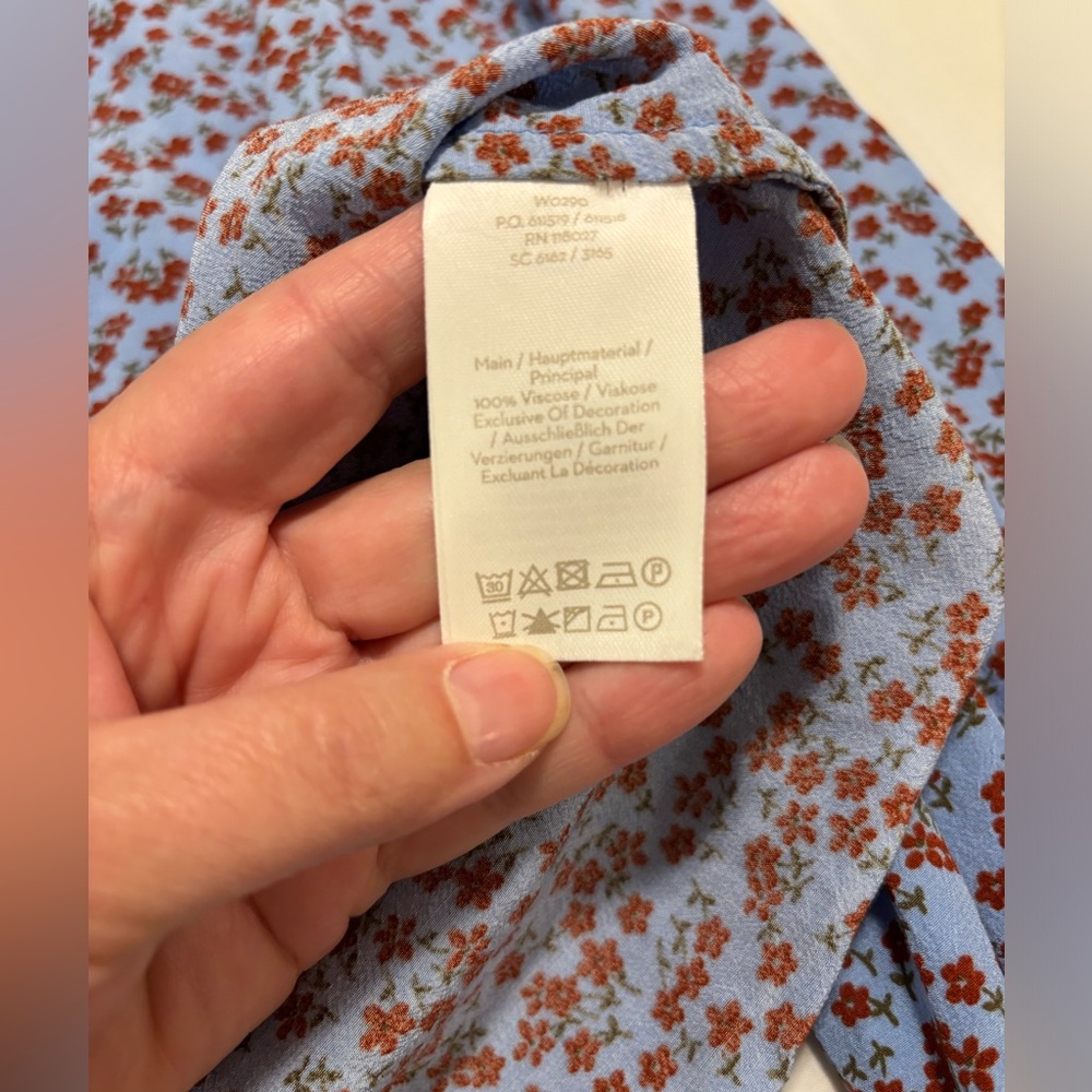 Boden, long sleeve, key hole with button at neck & at wrists, 12 - Picture 7 of 12